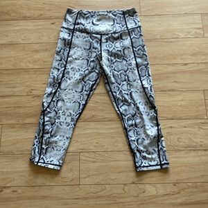 Styleword yoga Capri workout leggings